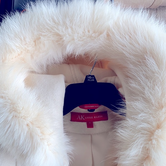 AK ANNE KLEIN small winter white with hood that is lined with 100%fox fur - Picture 3 of 7